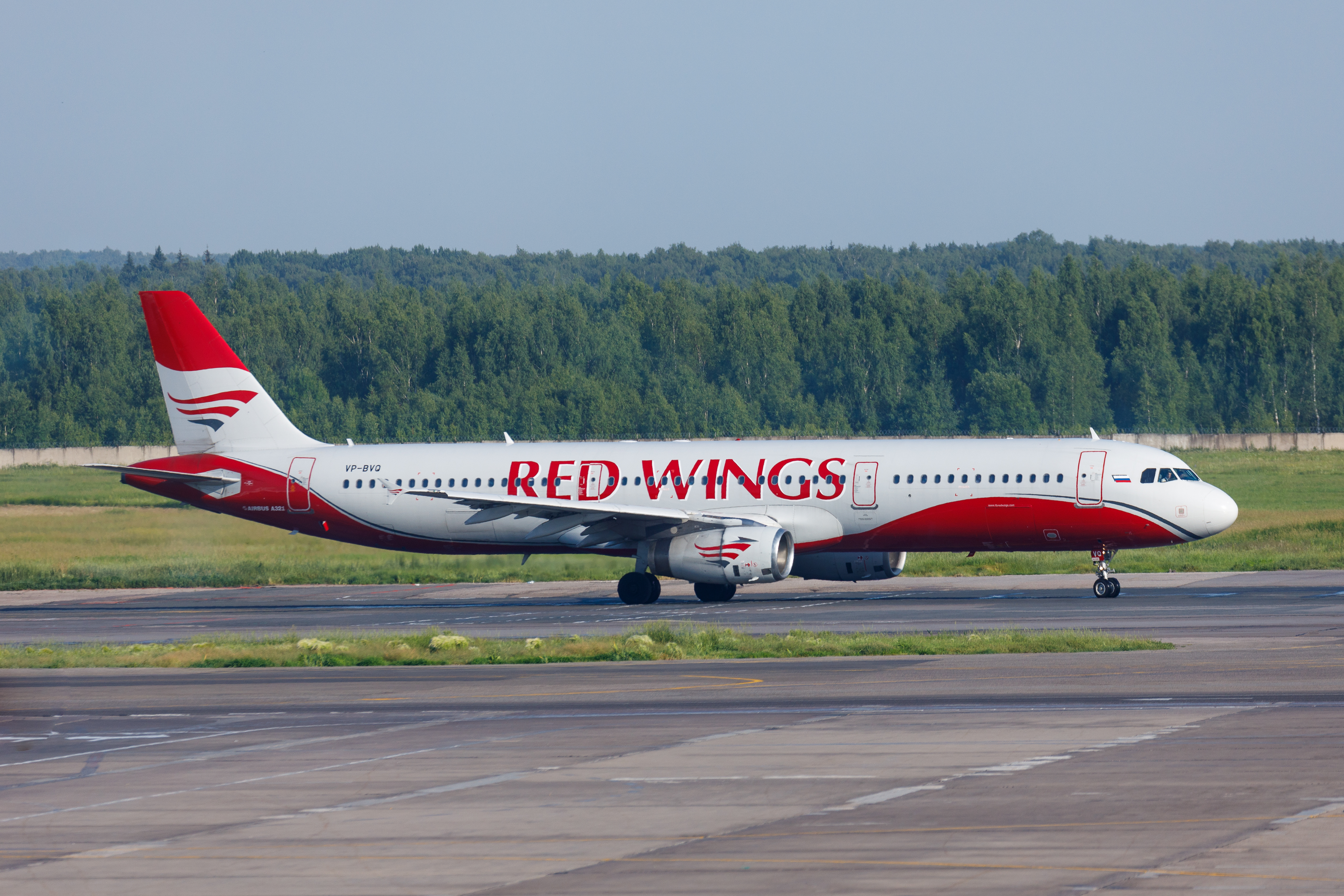 Международный аэропорт Владивосток совместно с авиакомпанией Red Wings запу...