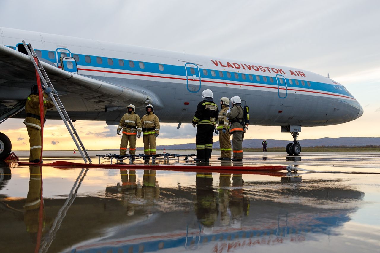 Международный аэропорт Владивосток провел учения по действиям при аварийной посадке воздушного судна