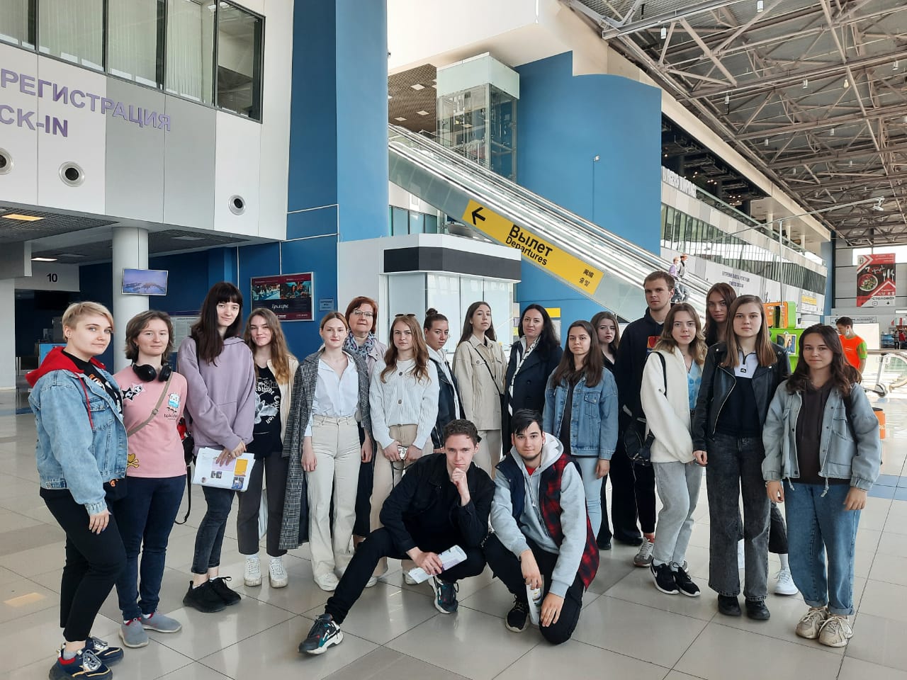 В Международном аэропорту Владивосток прошла экскурсия для студентов ВГУЭС