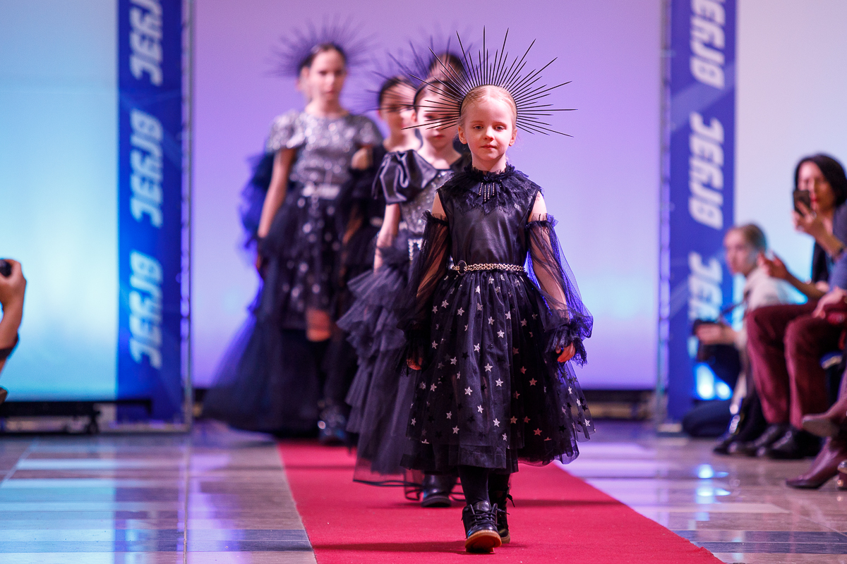 符拉迪沃斯托克国际机场举办了一场时装秀 “符拉迪沃斯托克之旅”