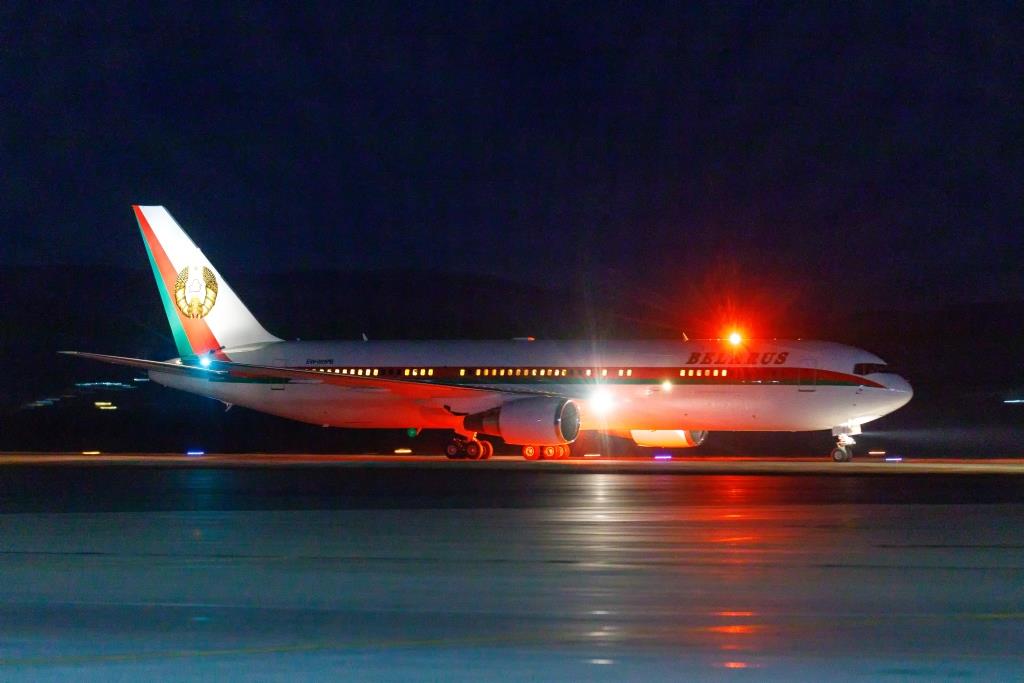 В Международном аэропорту Владивосток приземлился самолет  Президента Республики Беларусь